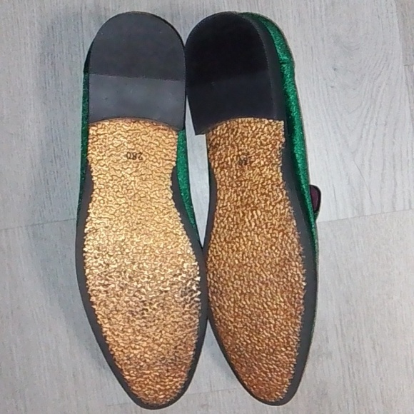 Elegant Green Velvet Loafers - Picture 5 of 8